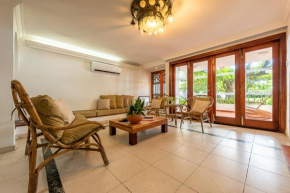 Casa Porto - Luxury 5 BR Beachfront W Parking by Huespedia